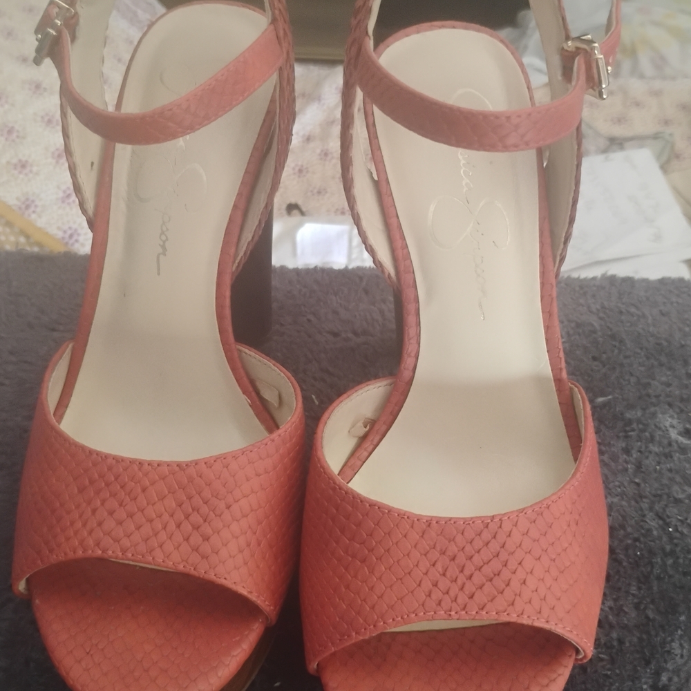 Jessica Simpson Textured Red Heels - Picture 2 of 8